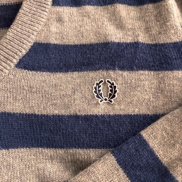 Fred Perry Mens Striped Lambswool Sweater Medium Blue Gray V-Neck Jumper Preppy - Picture 5 of 8